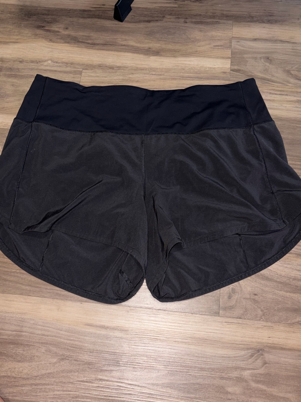 Lululemon Speed it up 4 inch Shorts